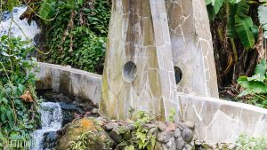 Ancienne-roue-Bassin-public-eau-chaude-naturelle-Dolé-Gourbeyre-insolite-Guadeloupe